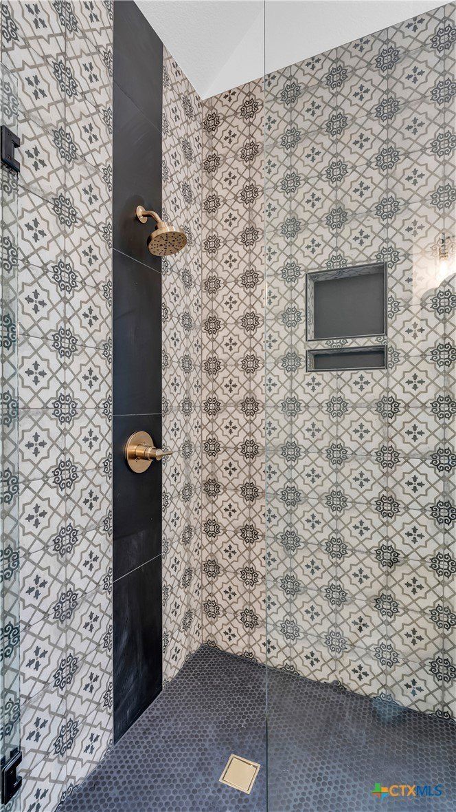 105 Chesterfield Drive. Kingsland, TX 78639