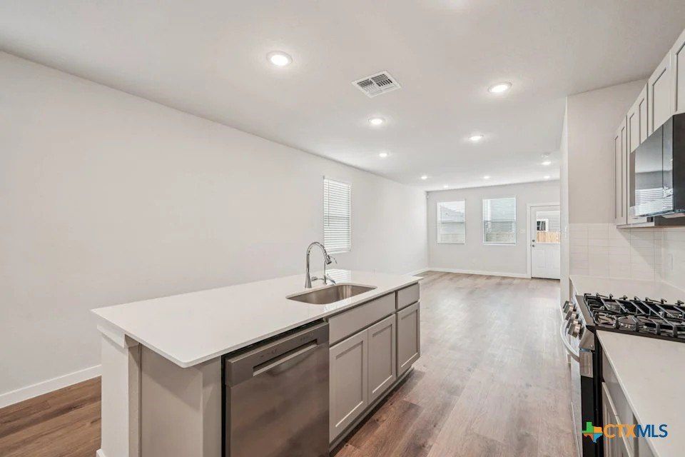 4330 Hobbiton Way. New Braunfels, TX 78130