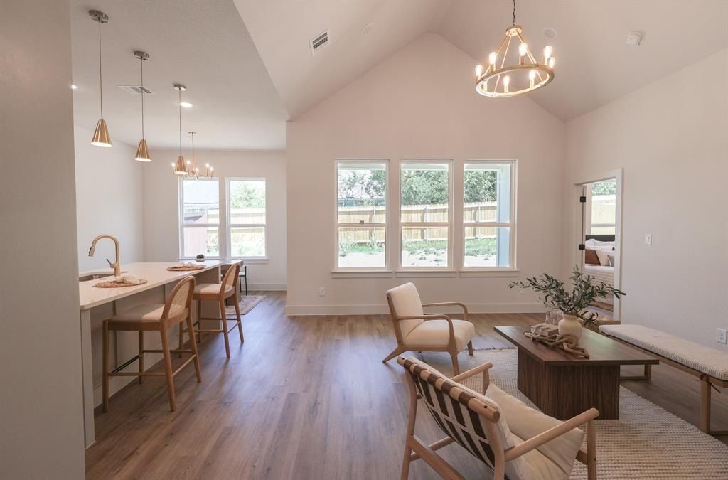 2829 Avenue L. Fort Worth, TX 76105