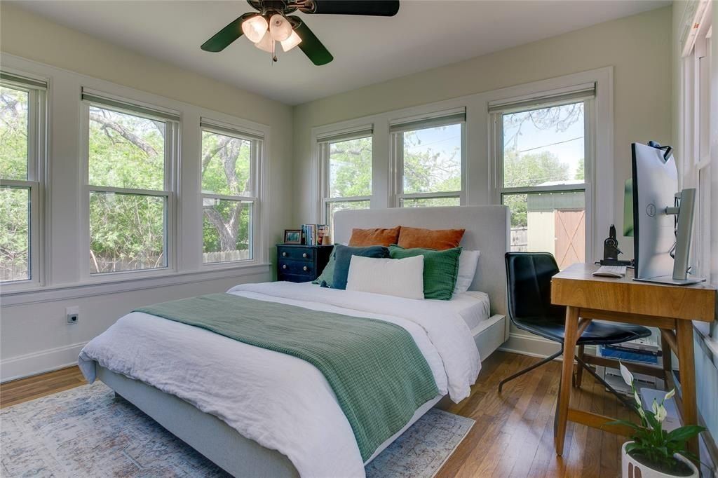 3343 Gibsondell Avenue. Dallas, TX 75211