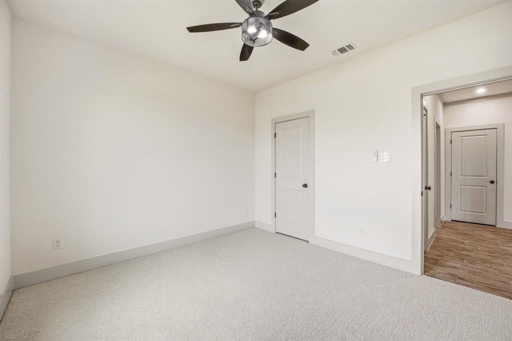 103 Eagle Court. Rainbow, TX 76077