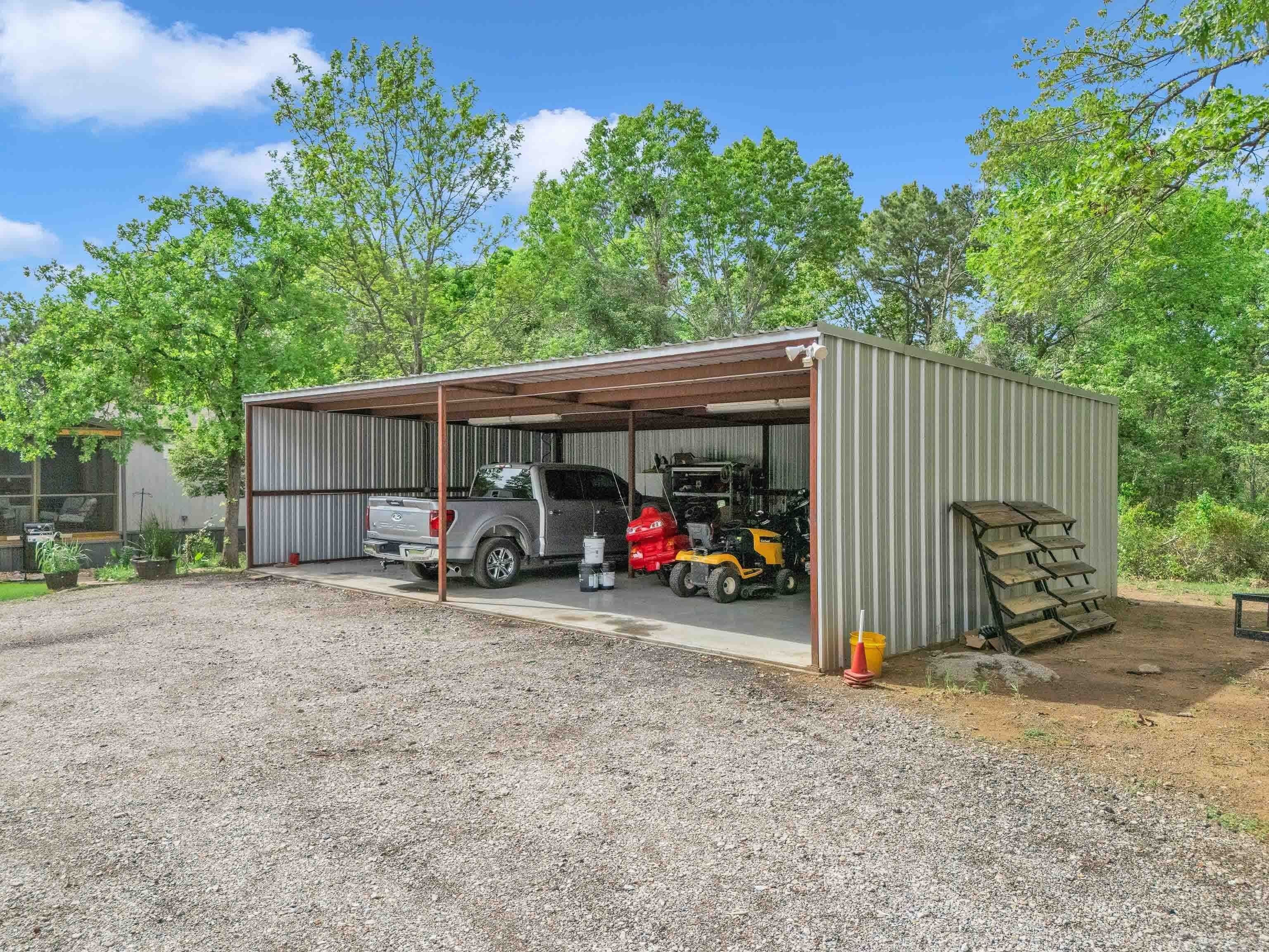 4976 S Fm 315. Chandler, TX 75758