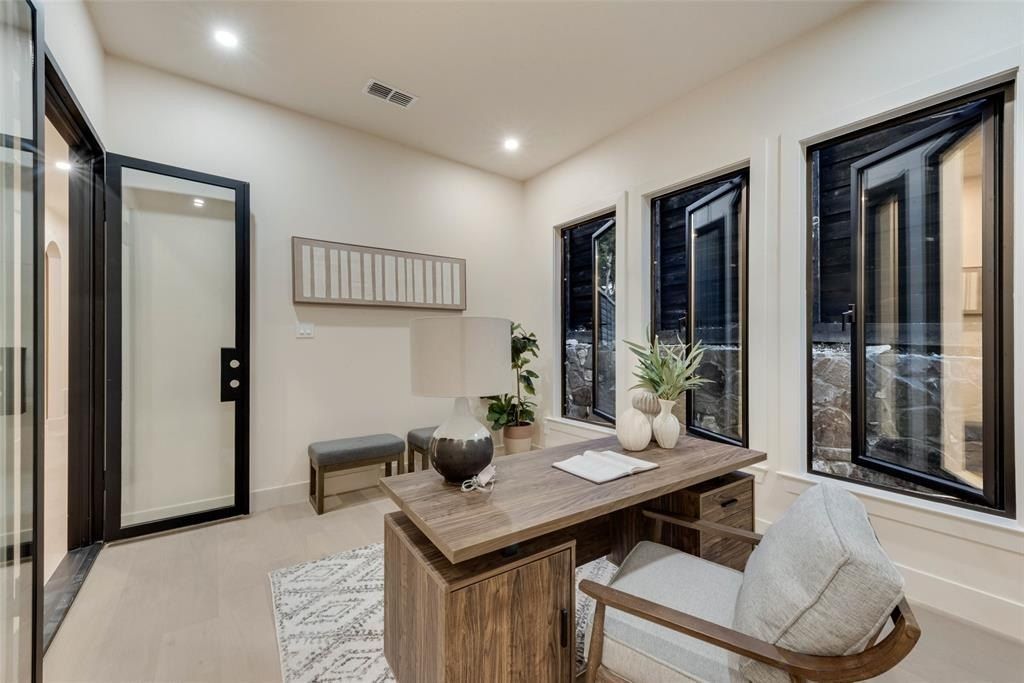 1622 Sylvan Avenue. Dallas, TX 75208