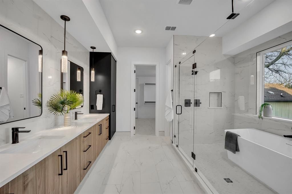 1512 Villars Street. Dallas, TX 75204