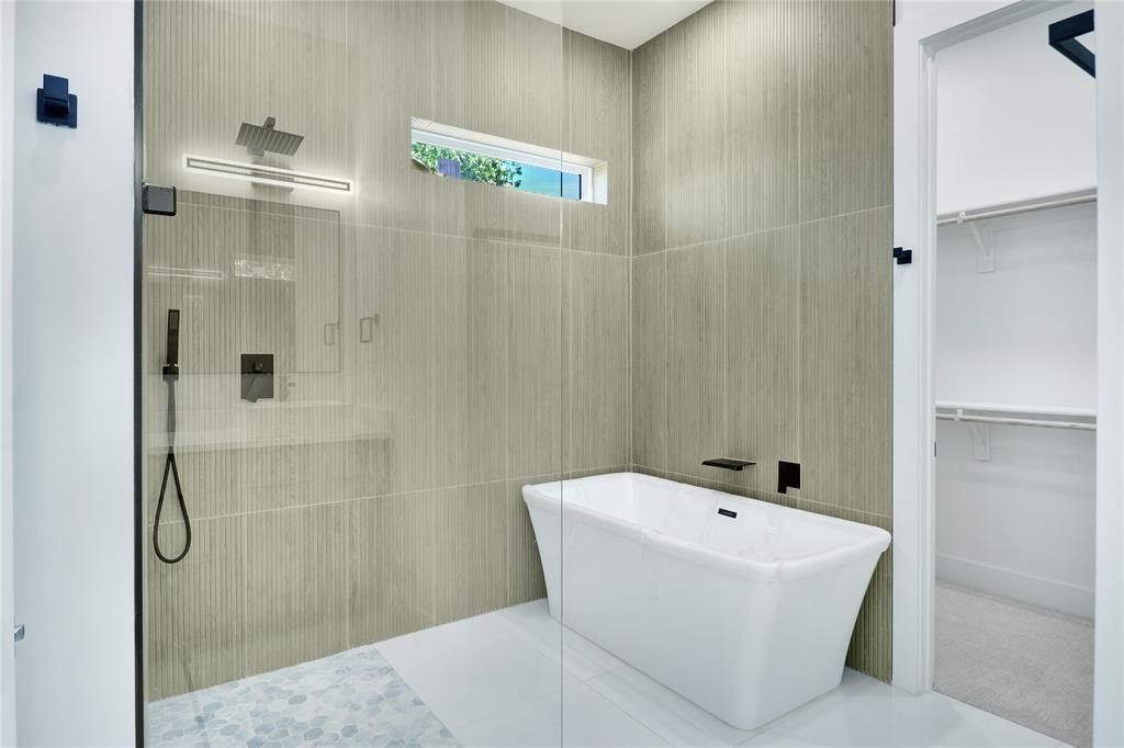 3629 Vancouver. Fort Worth, TX 76119