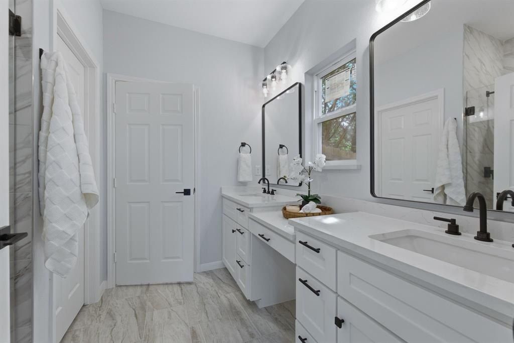 5508 Firewood Trail. Granbury, TX 76048