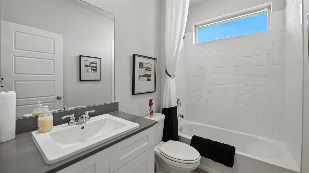 1201 Treehouse Lane. Decatur, TX 76234