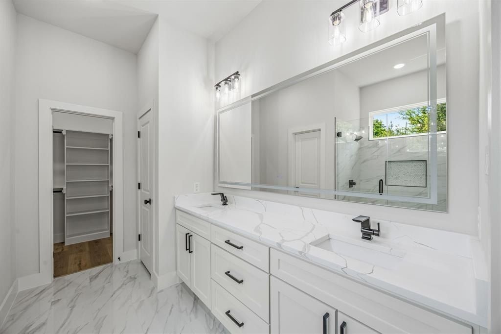 512 Waikiki Trail. Tool, TX 75143