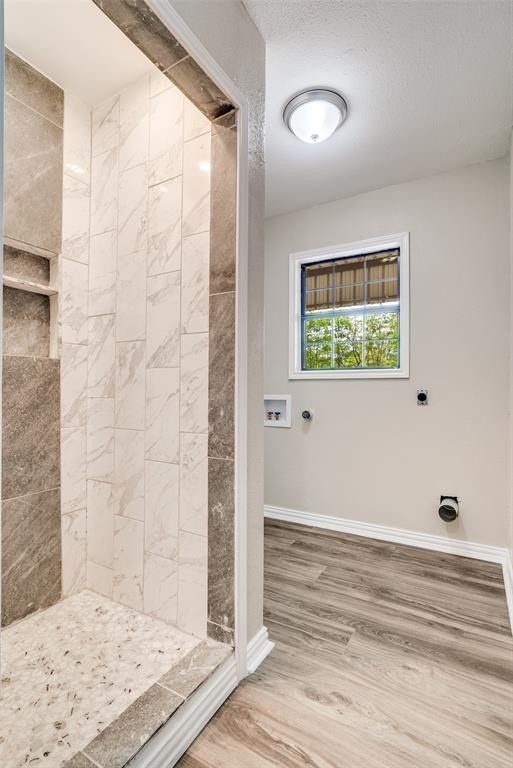 5706 Campfire Lane. Granbury, TX 76049