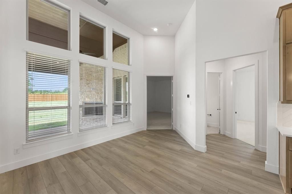 241 Broadmoor Lane. Ovilla, TX 75154