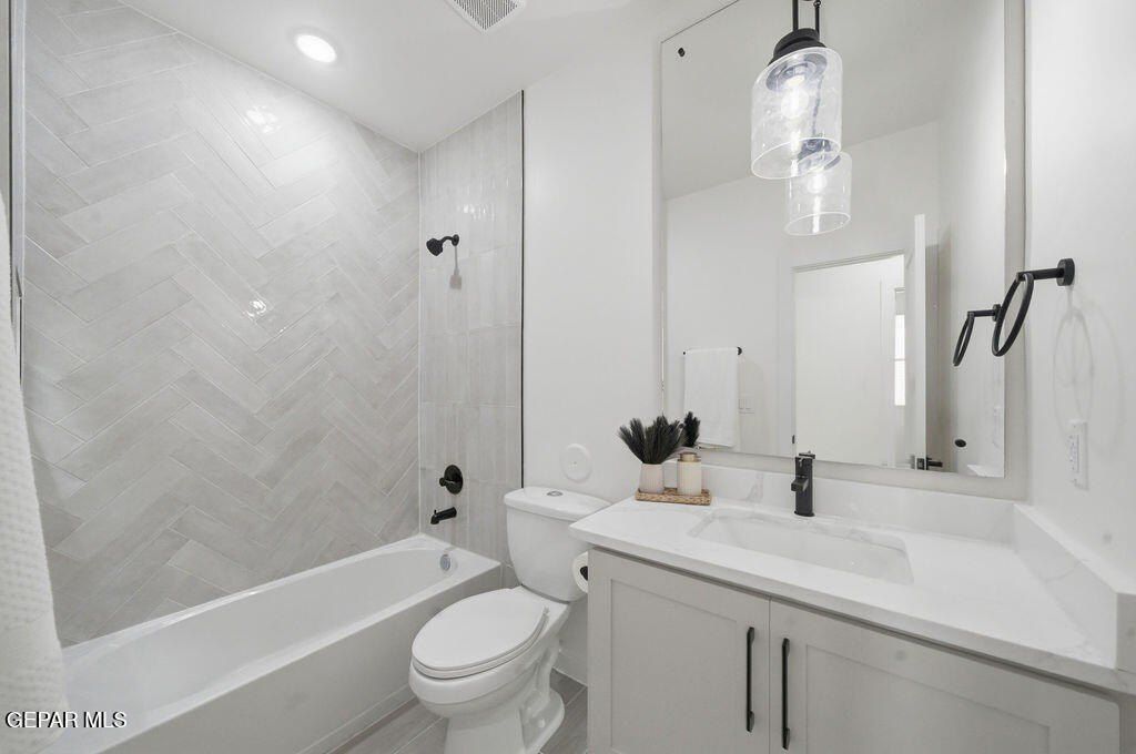 637 Paseo Campanero Street. Horizon City, TX 79928