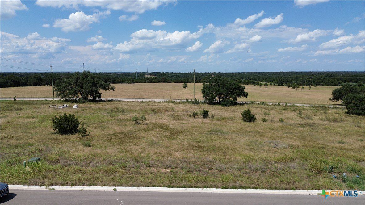 1613 Hunt Drive. Salado, TX 76571