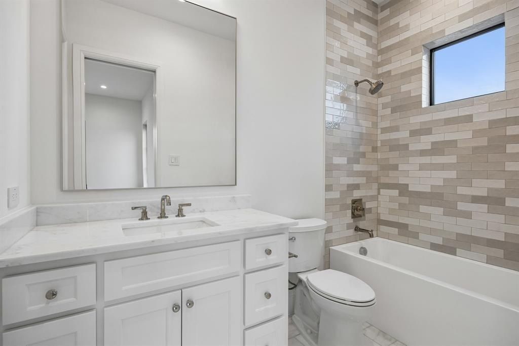 10128 Coppedge Lane. Dallas, TX 75229