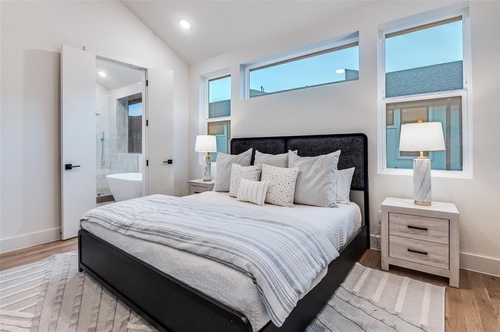 2900 Hawthorne Avenue. Dallas, TX 75219