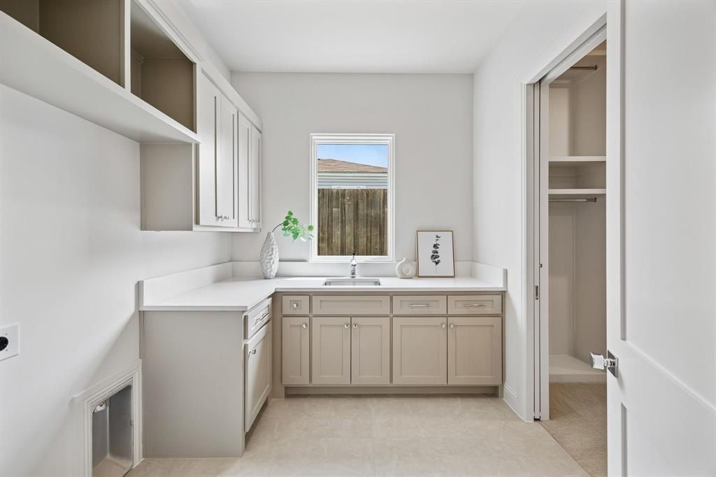 4606 Cowan Avenue. Dallas, TX 75209