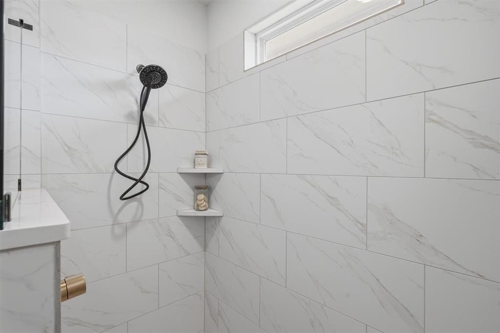 944 Huckleberry Lane. Tolar, TX 76476