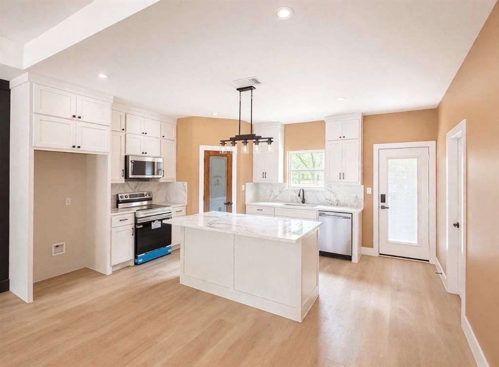 203 Seagrove Lane. Quinlan, TX 75474