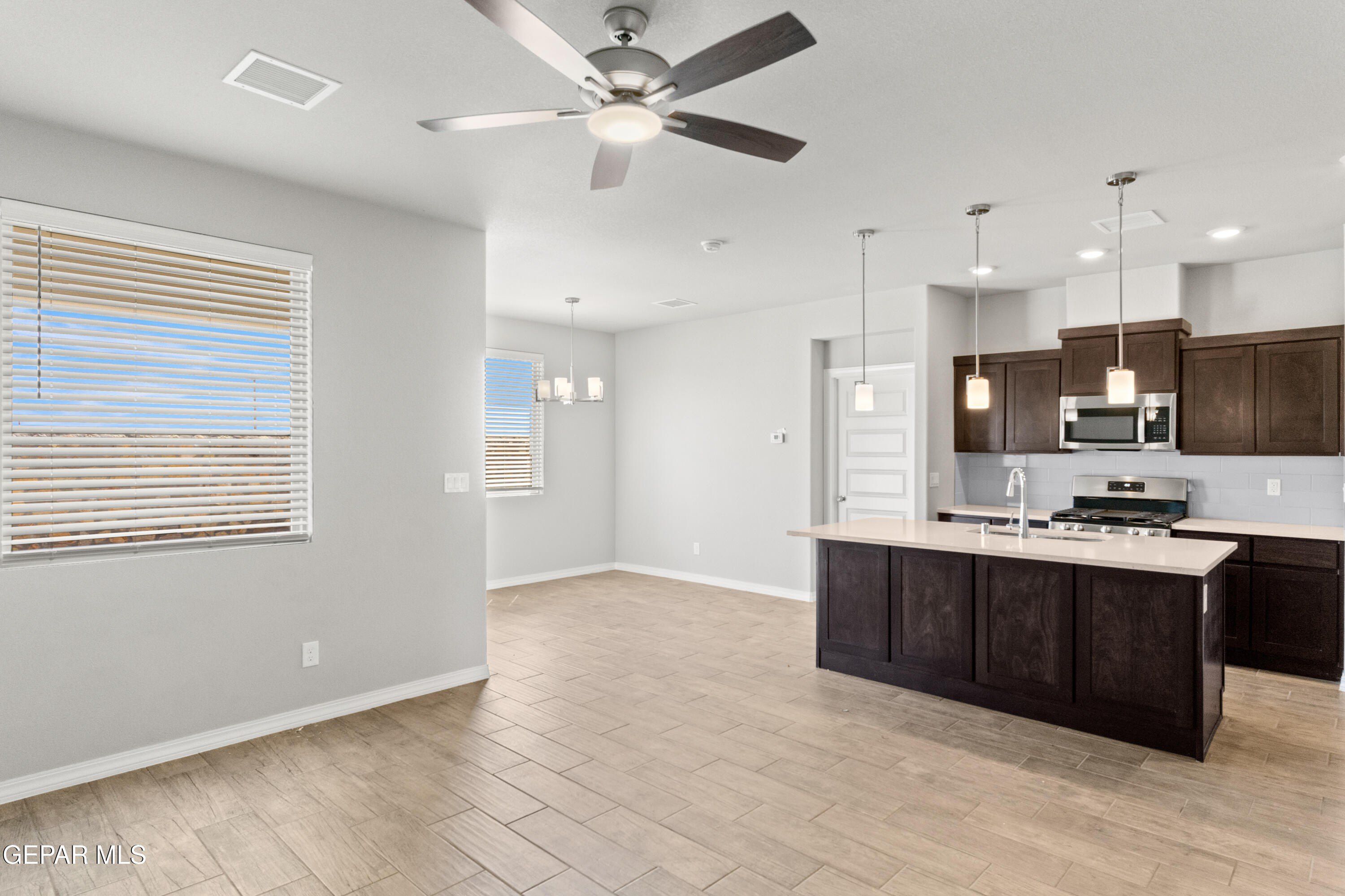 632 Paseo De La Reina Street. Horizon City, TX 79928