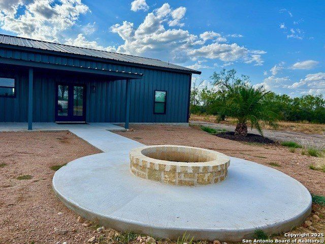 Ih N 35. Pearsall, TX 78061