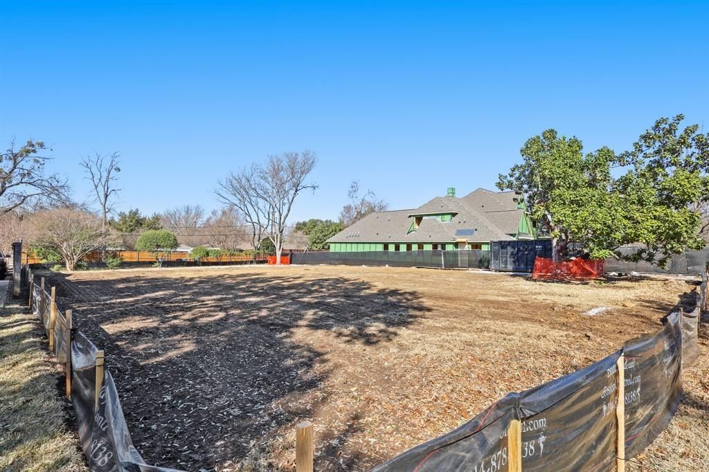 11211 Wonderland Trail. Dallas, TX 75229