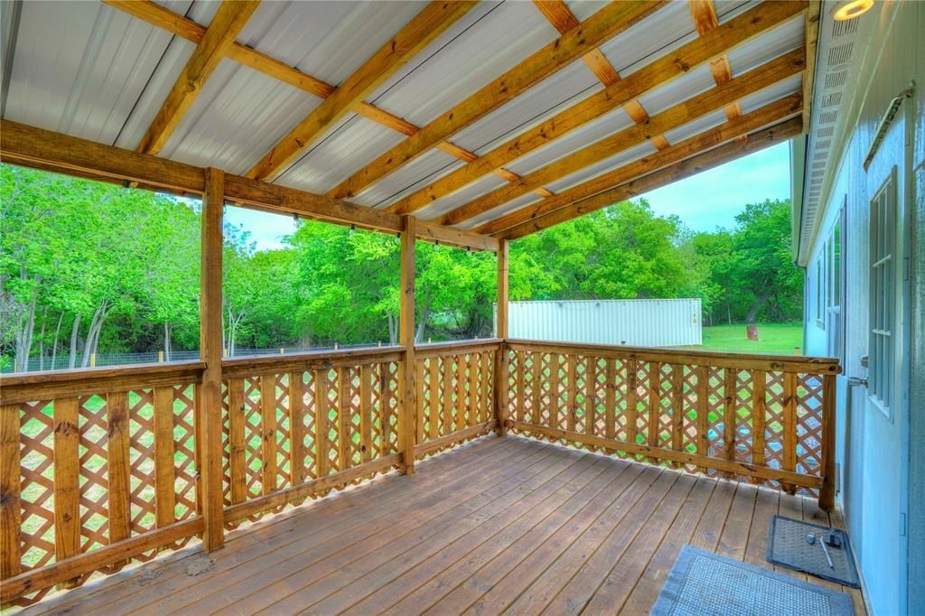 135 Lelon Lane. Springtown, TX 76082