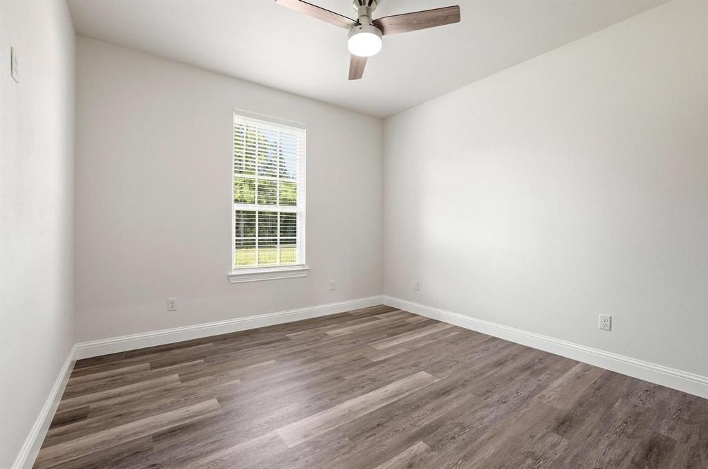 903 W Cardinal Street. Ector, TX 75439