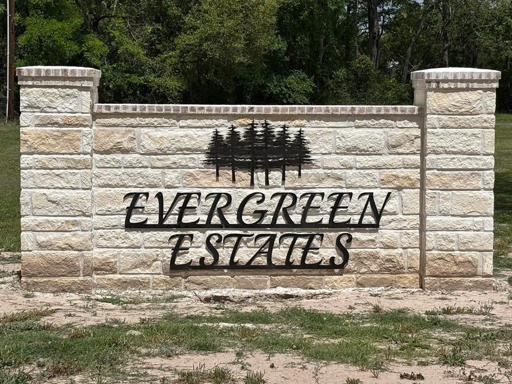 110 Everwood Court. Lufkin, TX 75904