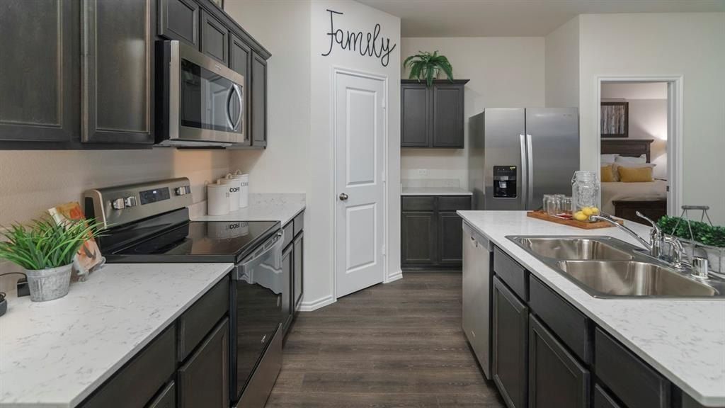 3300 Charleston Drive. Ennis, TX 75119