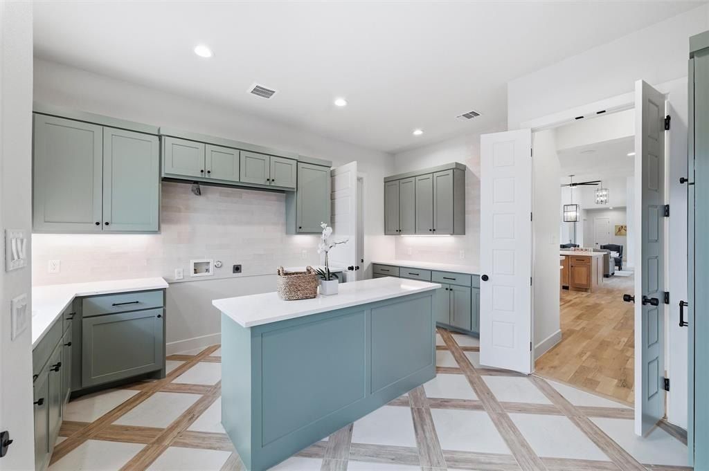 972 San Jacinto Drive. Aledo, TX 76008