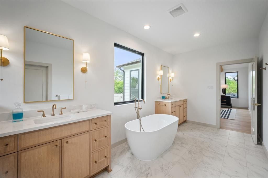 4235 Somerville Avenue. Dallas, TX 75206