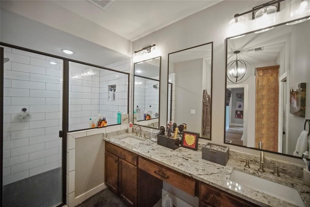 1201 Synterra Estates Loop. Jacksboro, TX 76458