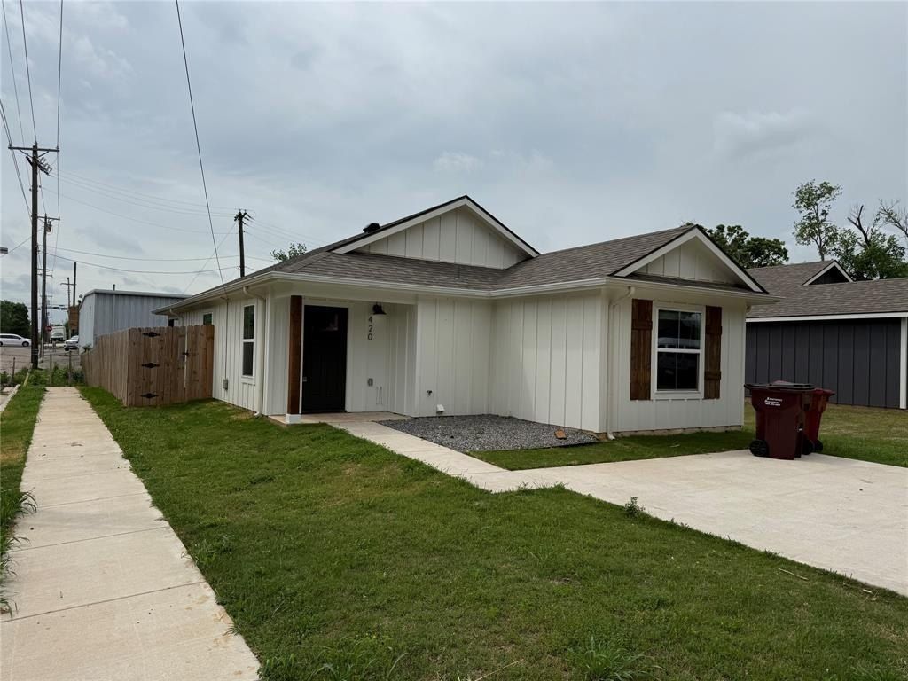 420 E 5Th Street. Bonham, TX 75418