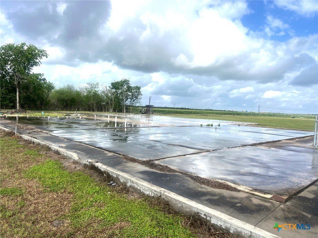 9286 State Highway 185. Victoria, TX 77905