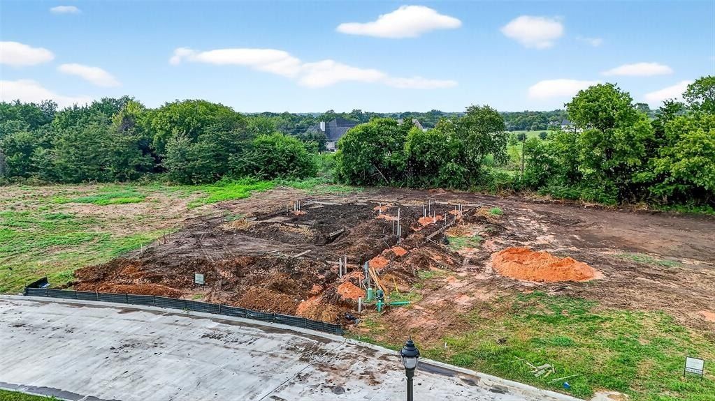 1708 Heritage Knoll Drive. Sherman, TX 75092