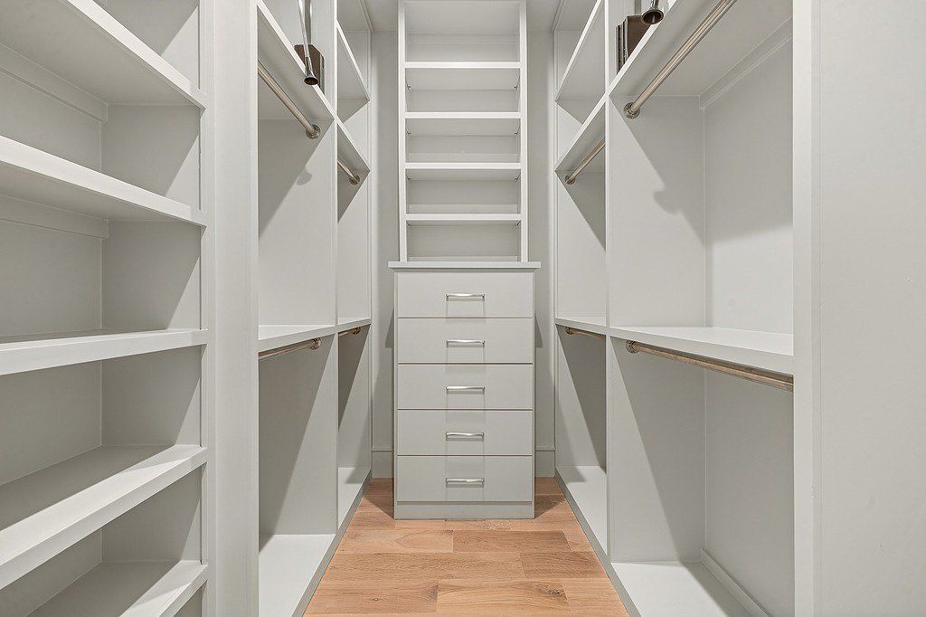 770 South Weyand Road. Round Top, TX 78954