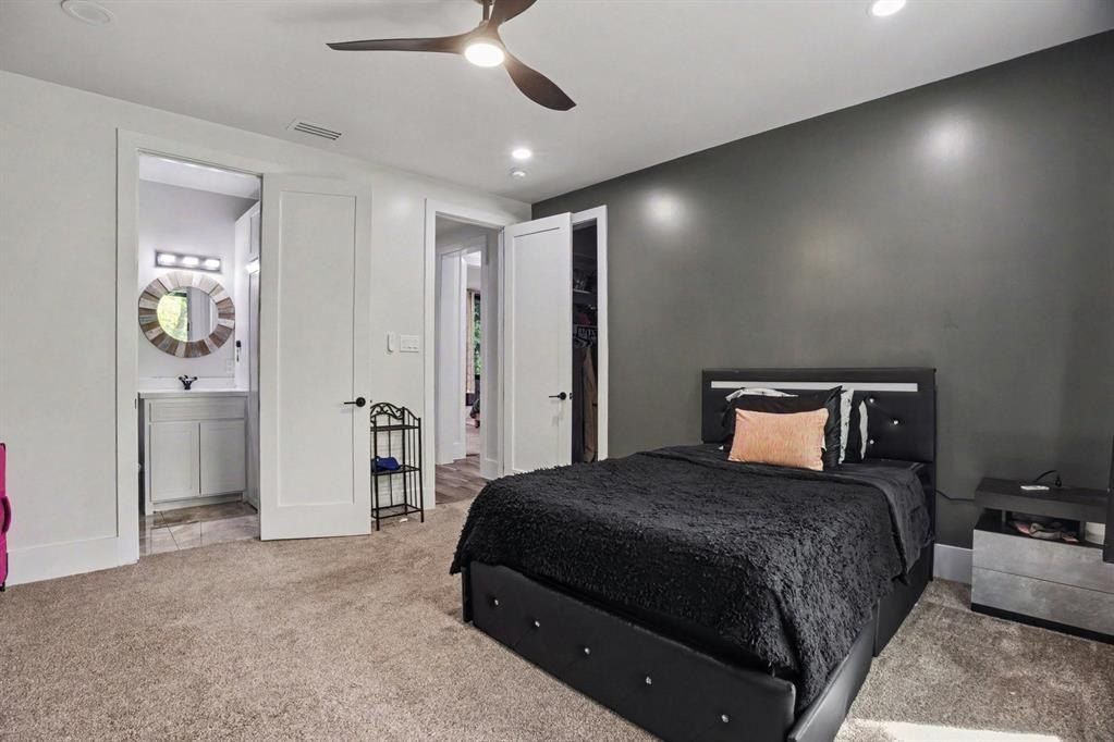 511 S Bluegrove Road. Lancaster, TX 75146