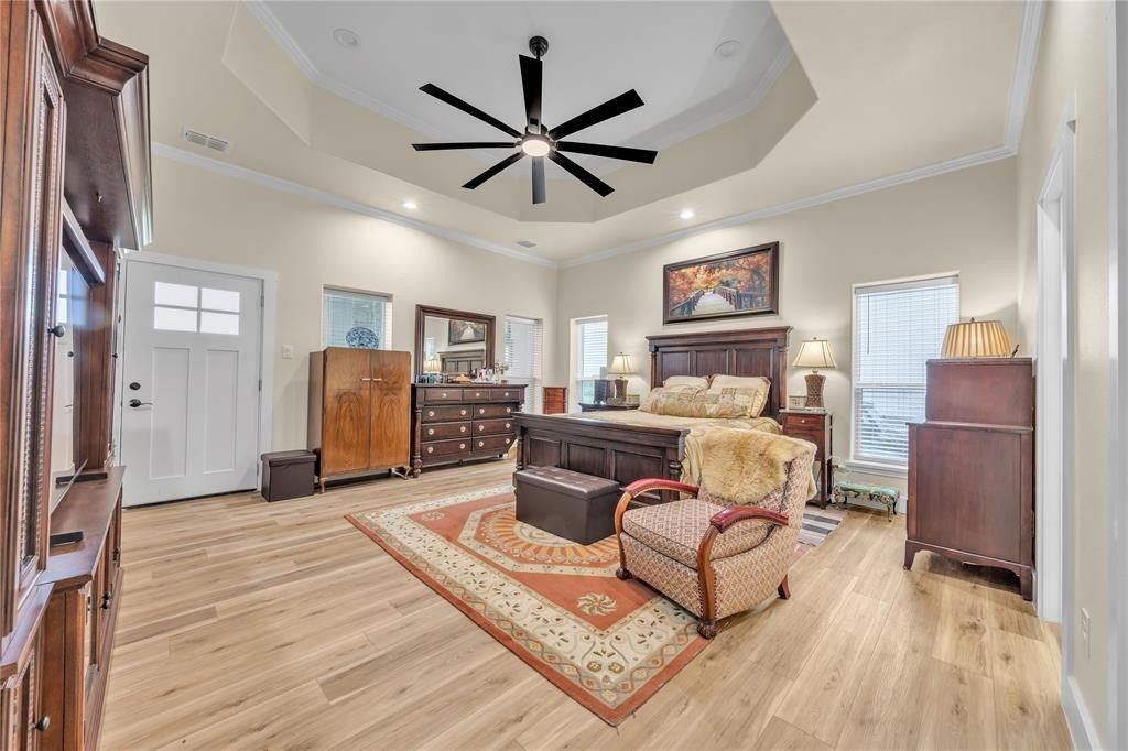 945 Jennings Lane. Azle, TX 76020