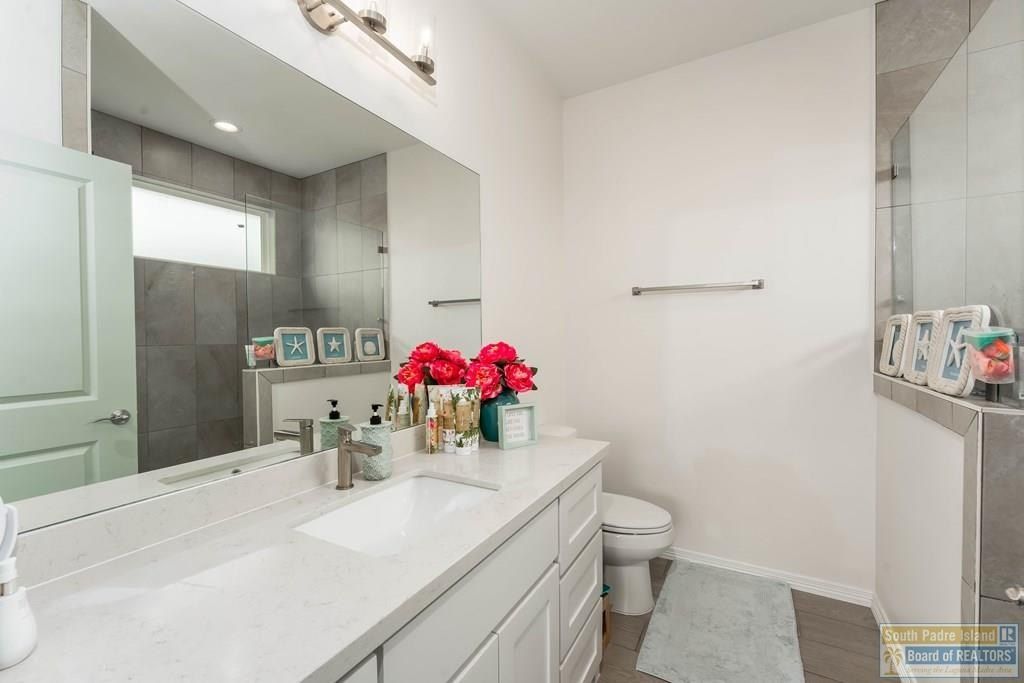 8 North Bay Hill Dr. Laguna Vista, TX 78578