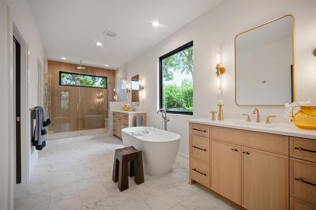 6114 Revere Place. Dallas, TX 75214