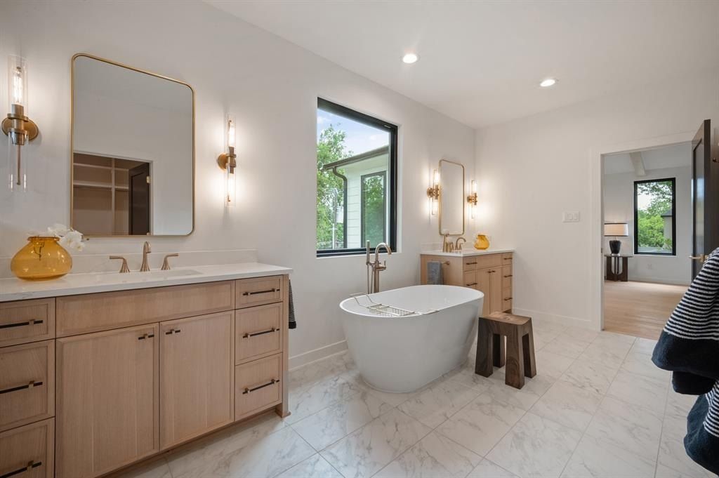 6114 Revere Place. Dallas, TX 75214