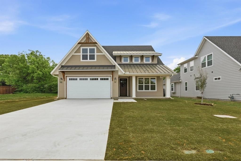 216 Village Way. Argyle, TX 76226