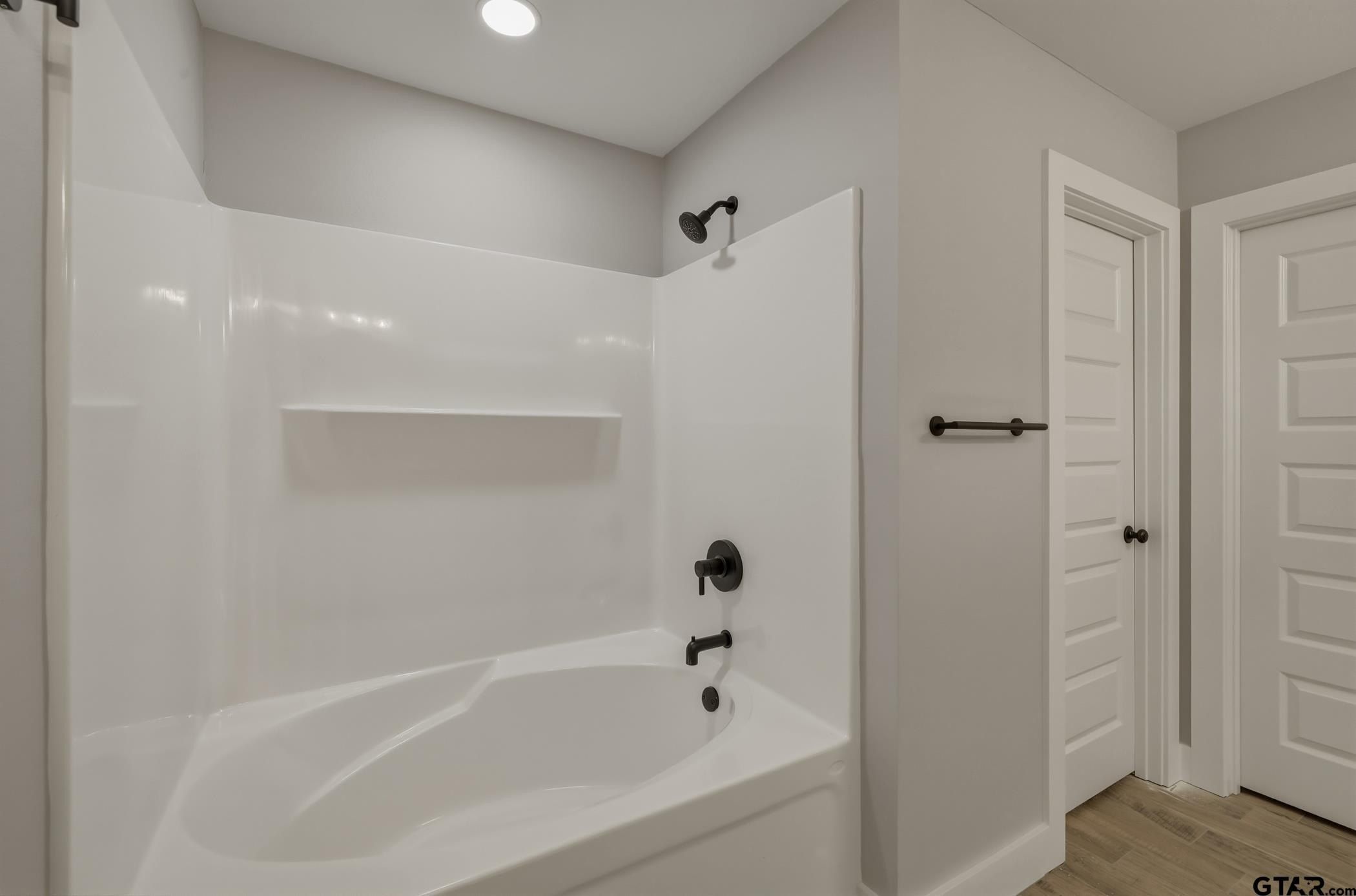 16221 Crossing Circle. Lindale, TX 75771