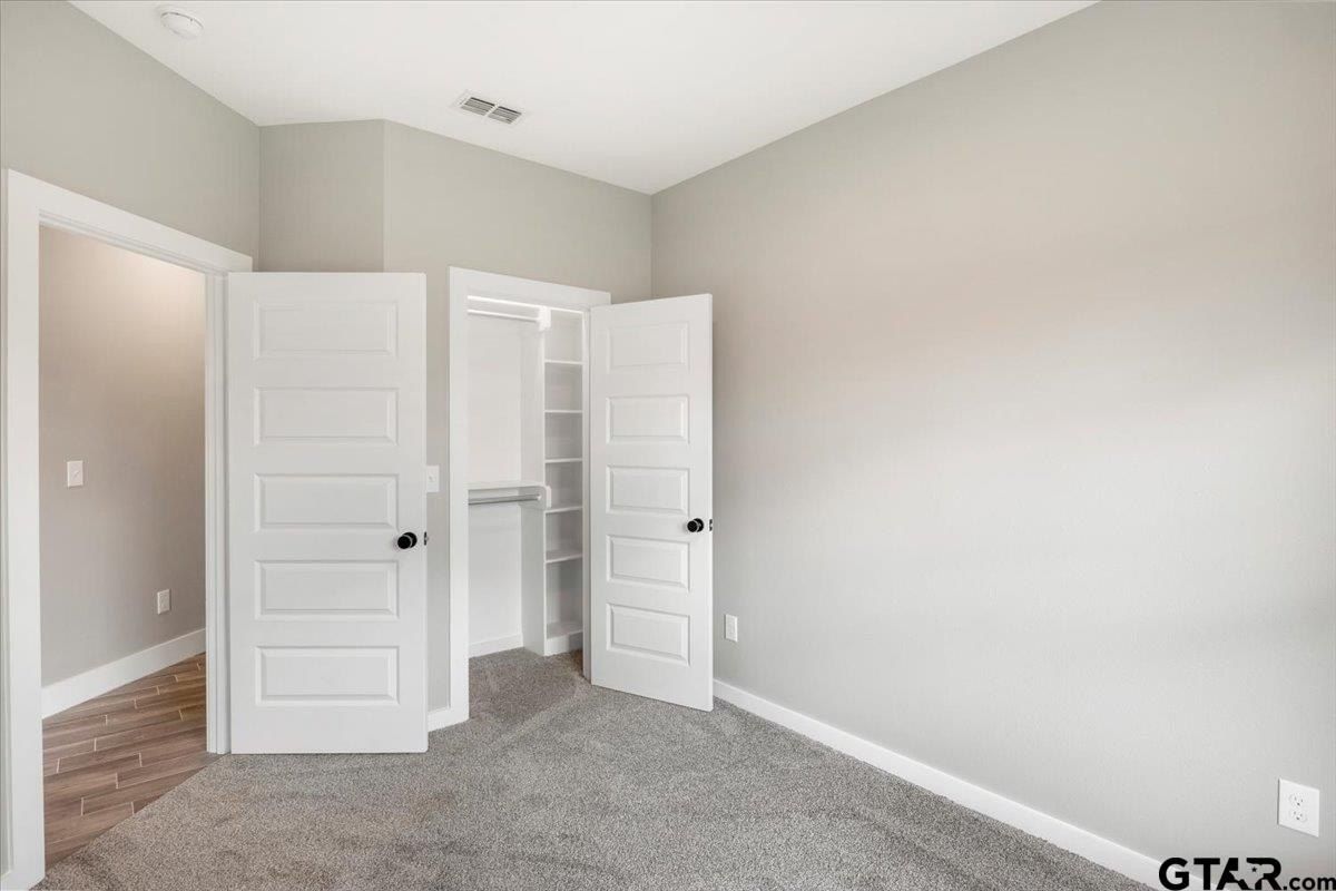 16226 Crossing Circle. Lindale, TX 75771