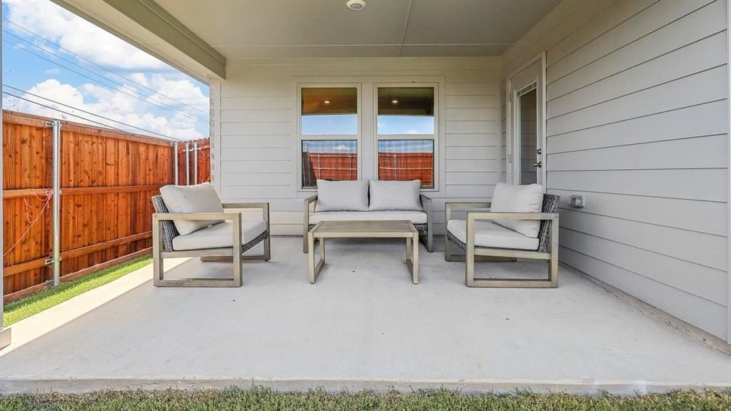 3309 Melissa Lane. Ennis, TX 75119