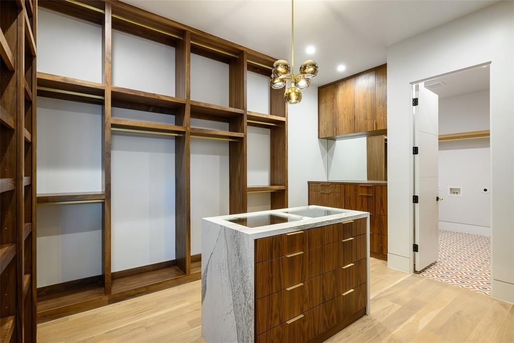 10142 Coppedge Lane. Dallas, TX 75229