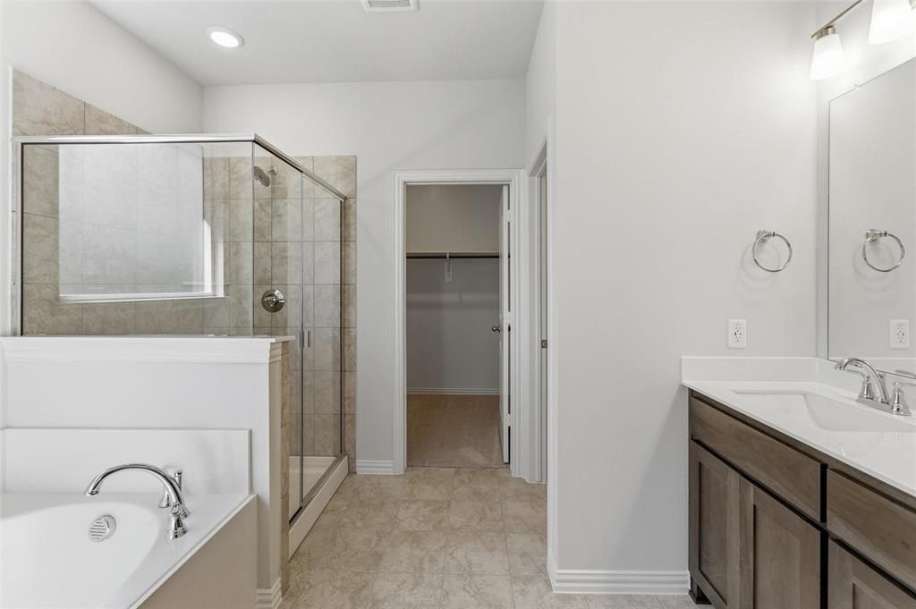 1233 Sabine River Lane. Springtown, TX 76082