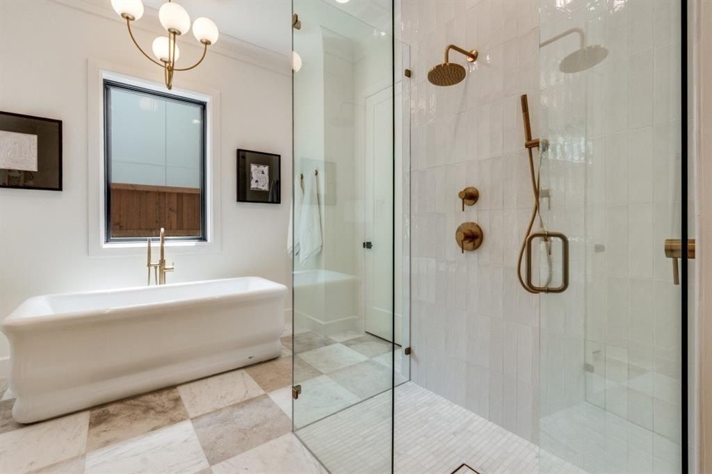 1618 Old Gate Lane. Dallas, TX 75218