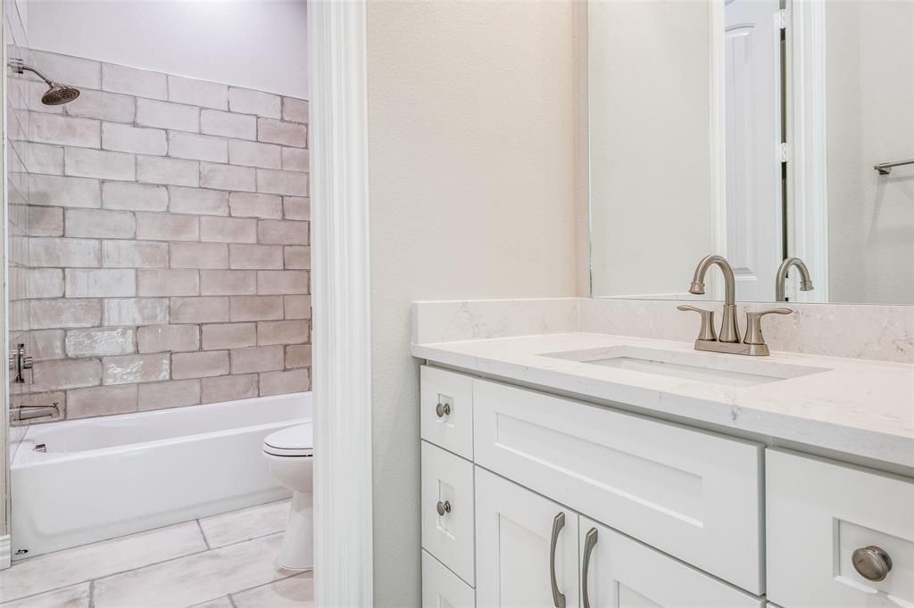 13929 Jackson Road. Krum, TX 76249