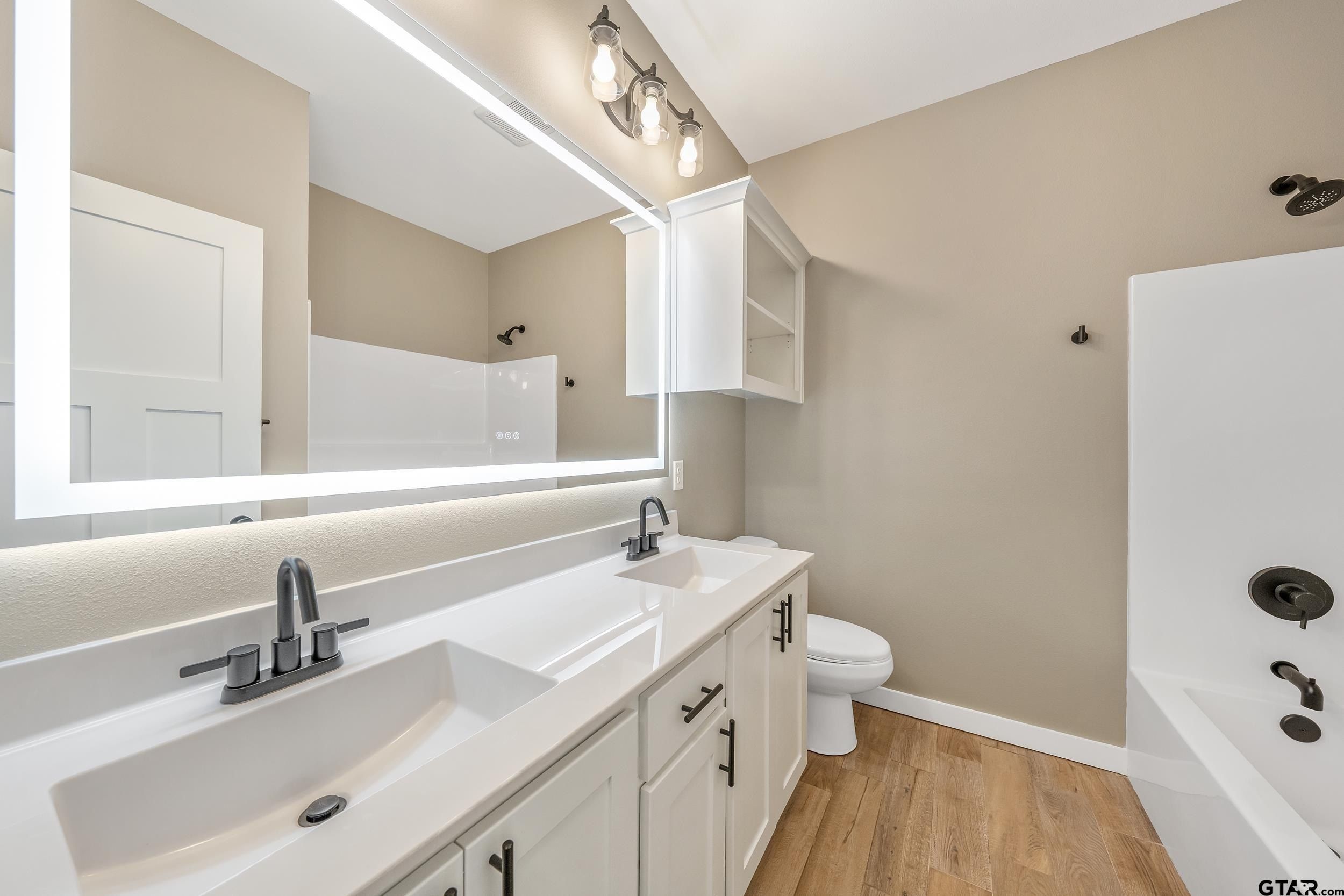 16418 Crossing Circle. Lindale, TX 75771