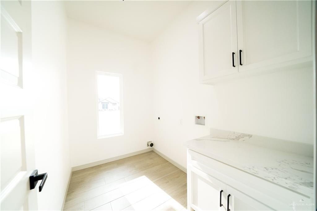 1700 Trophy Drive. Edinburg, TX 78542